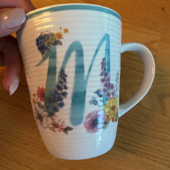 Lisa Audit Letter M Mug Cup - Picture 2 of 13